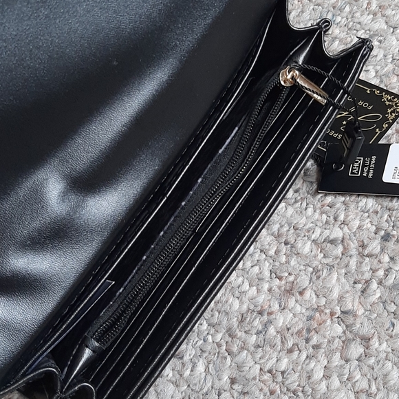 New London Fog Collection Wallet - Picture 14 of 15